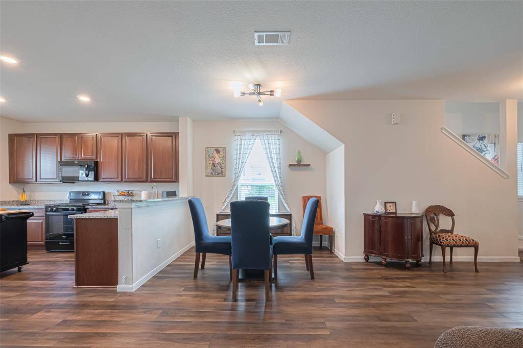DINING/KITCHEN