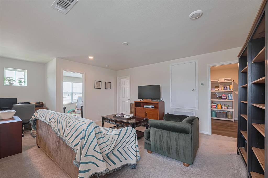 UPSTAIRS FAMILY/GAME ROOM