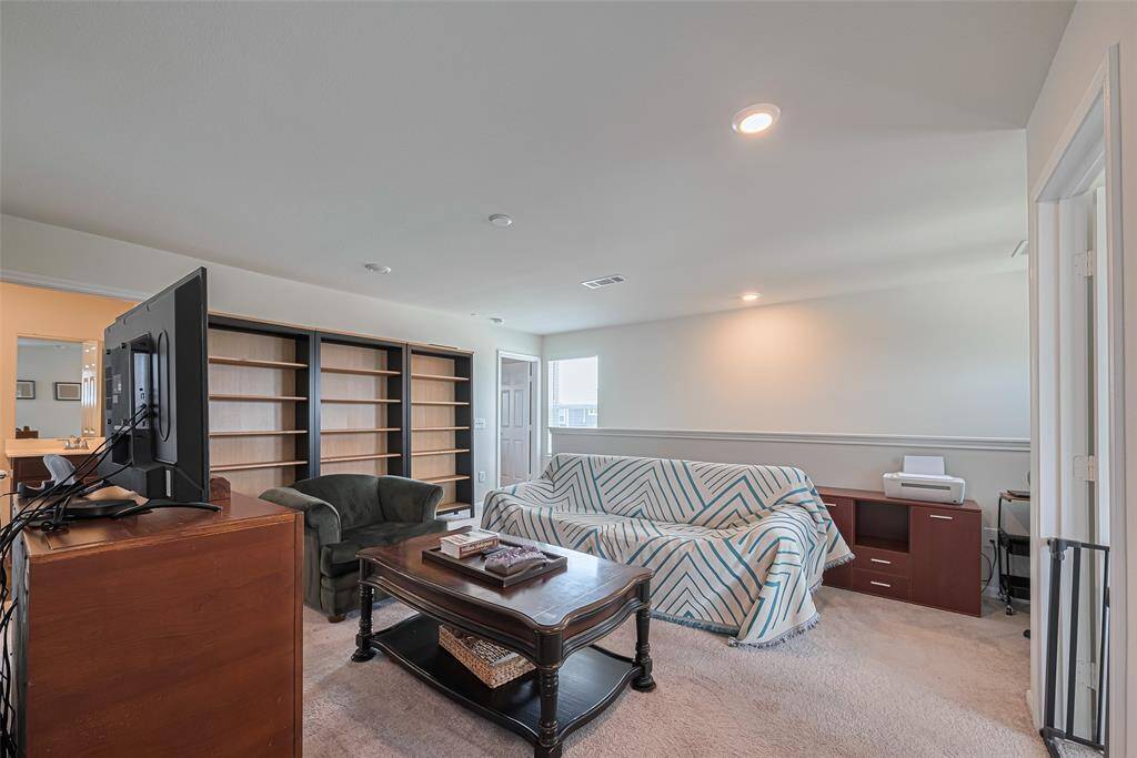UPSTAIRS FAMILY/GAME ROOM
