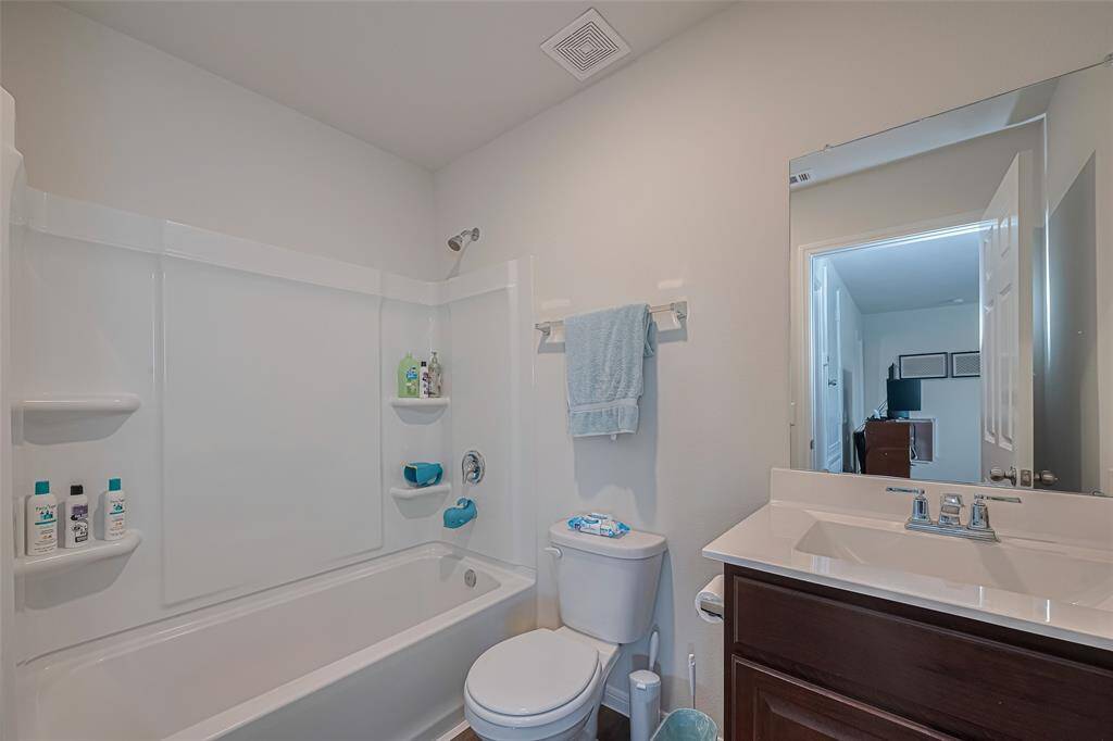UPSTAIRS BATHROOM
