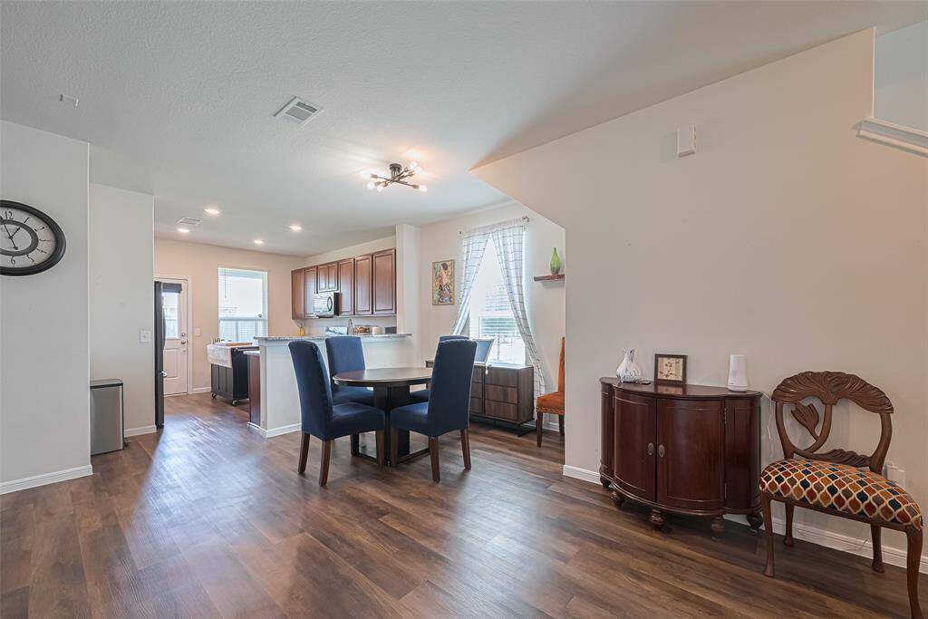 DINING/KITCHEN
