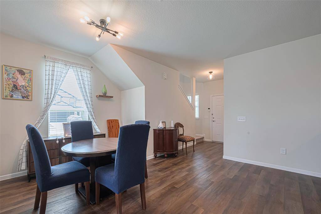 FRONT ENTRY/DINING