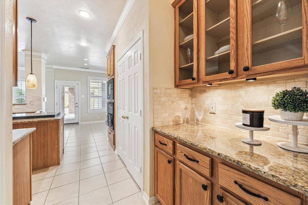 Great area for entertaining space
