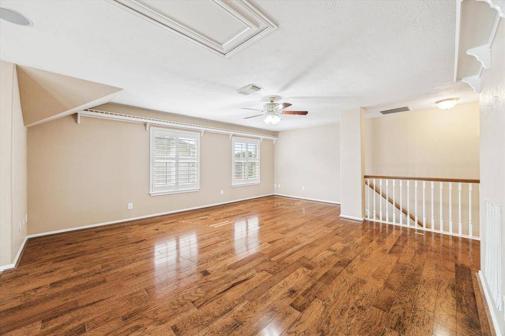 Large gameroom and open flex space that can be converted to 4th bedroom