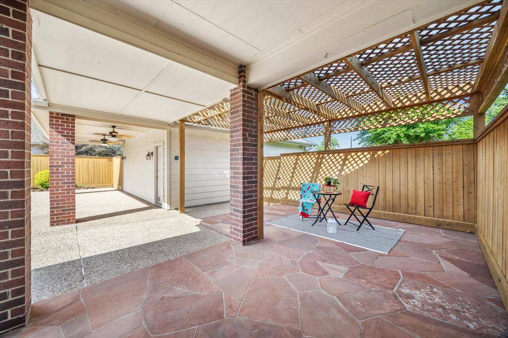 Extra outside space with newly built pergula for your morning coffee