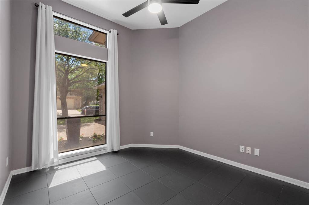 Secondary bedroom