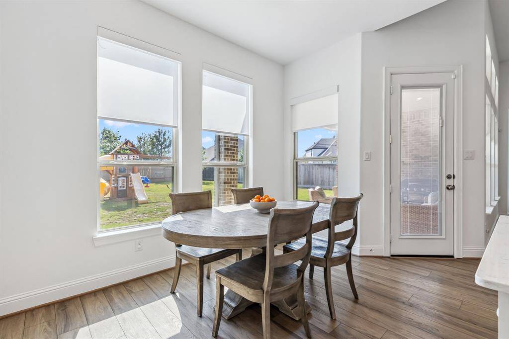 Delightful breakfast area with tons of windows.