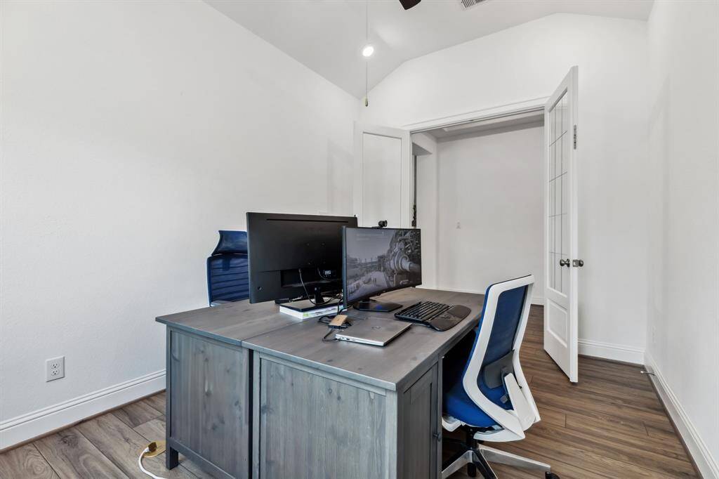 Another view of this nice big home office.