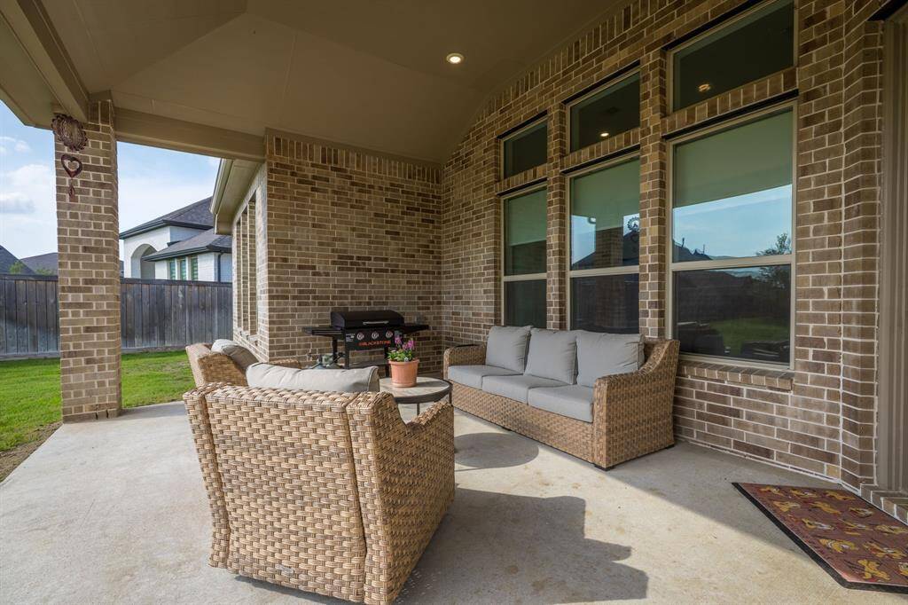 Nice big covered patio with recessed lighting.  Great place to relax after a long weeks work.