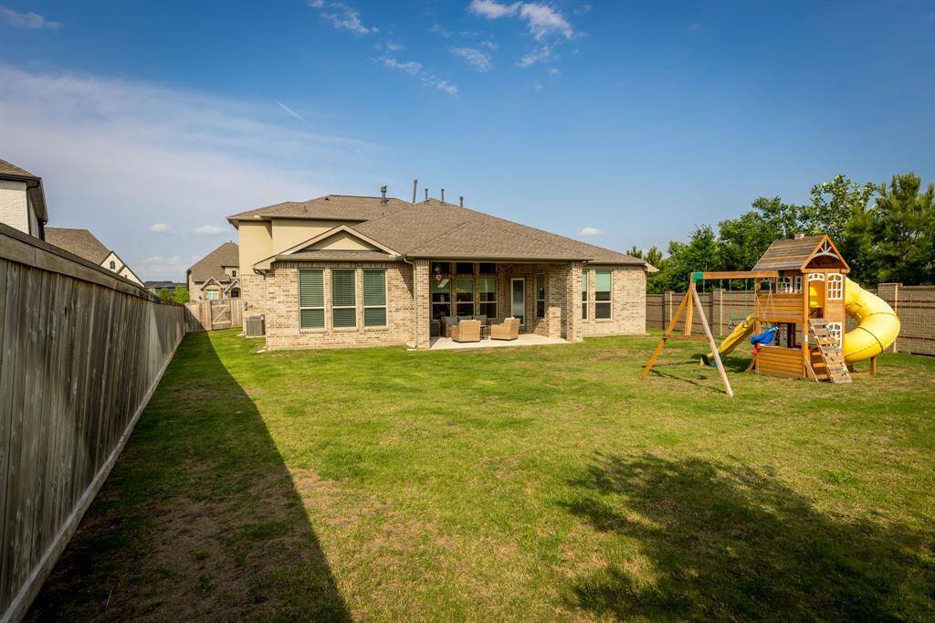 Huge yard plenty of room for a pool!