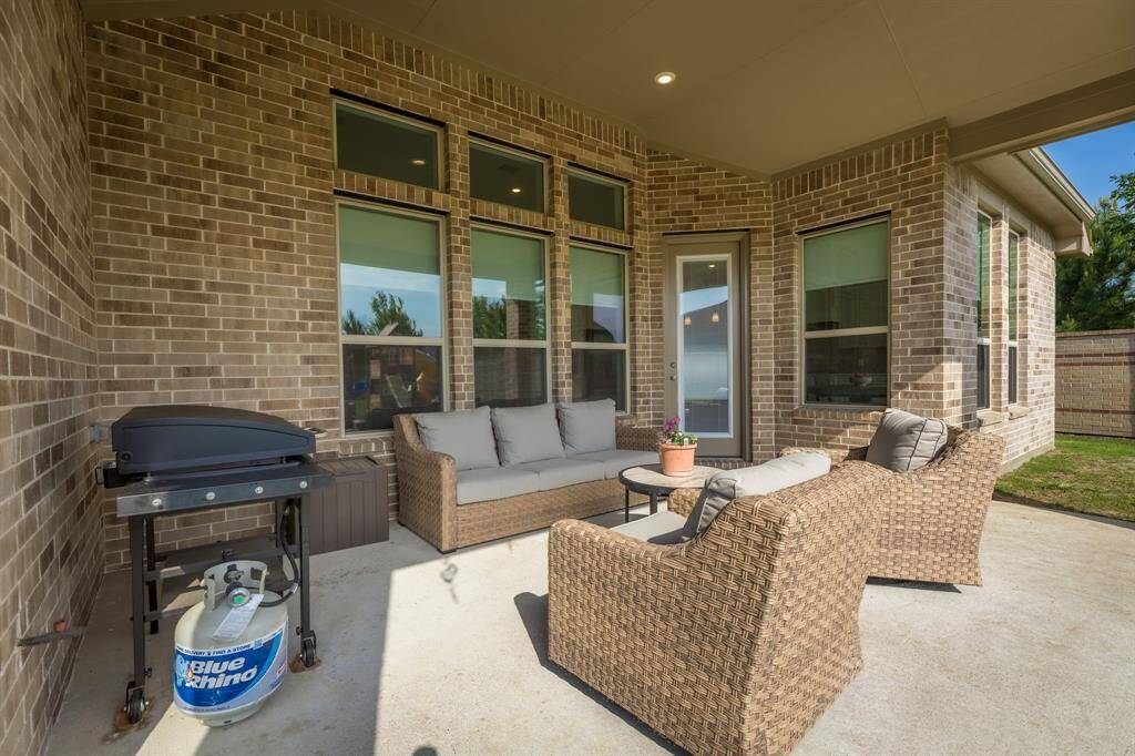 Nice big covered patio with recessed lights.