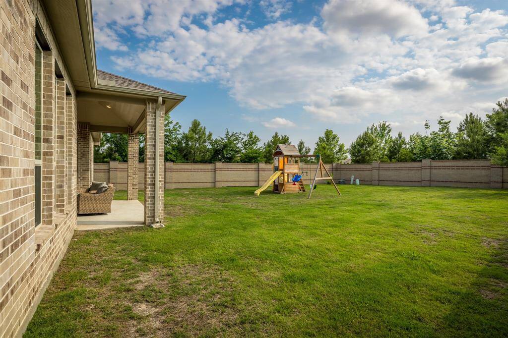 Wow look at the size of this yard!  Plus you have brick fencing !
