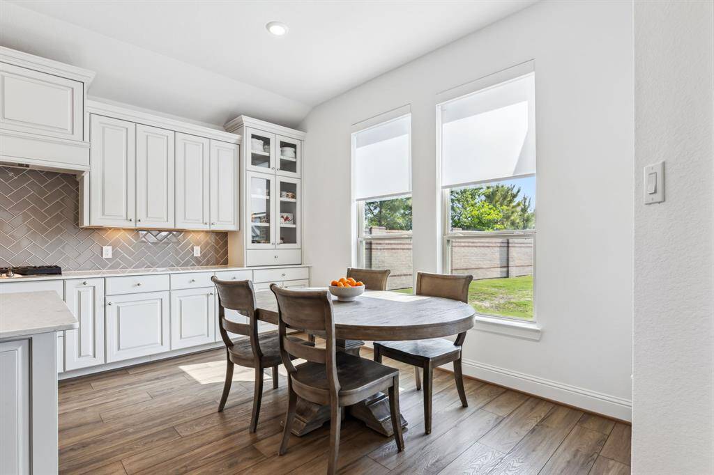 Love all the built in cabinets and the nice display cabinets too!