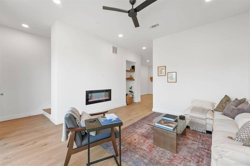 Living Room w/Fireplace