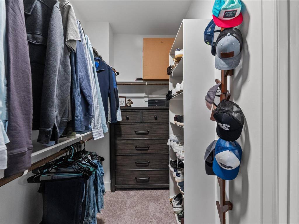 1 one 2 walk-in closets in the primary suite!