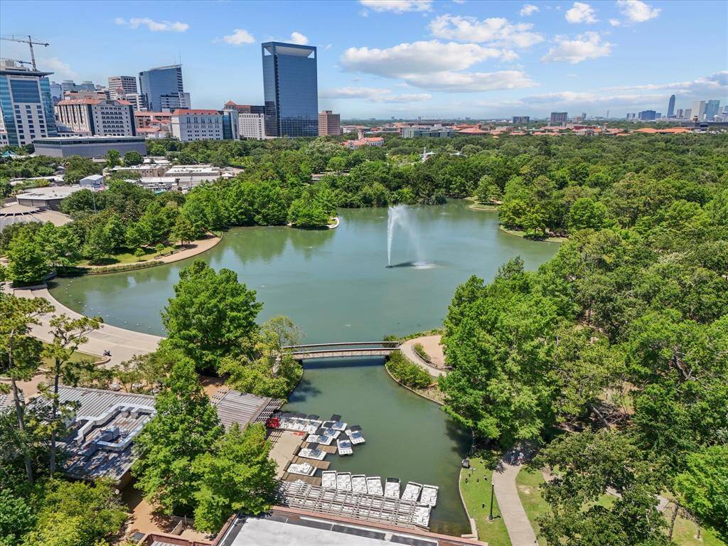 Close proximity to everything the city has to offer!