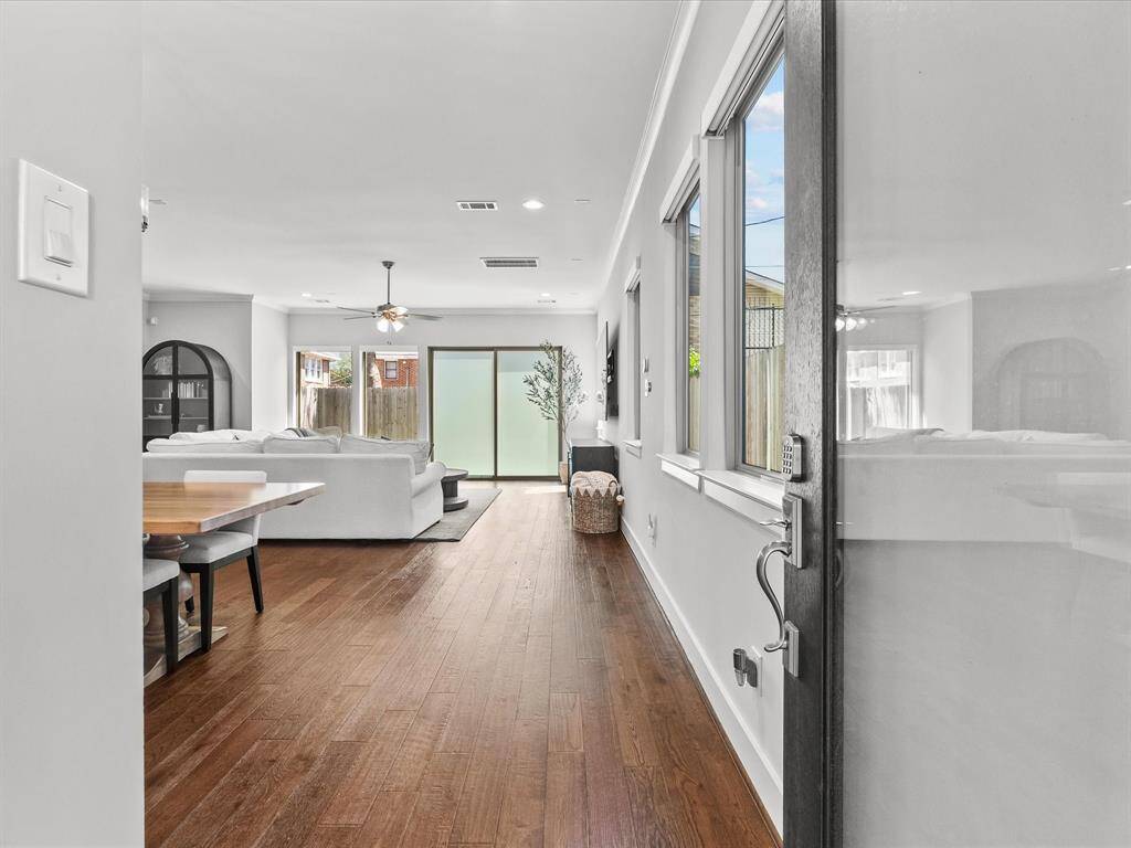 Abundant natural light from large windows, and a seamless flow from the entrance to the living area.