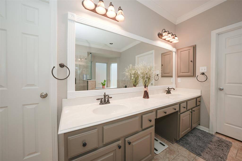 Double sink vanity