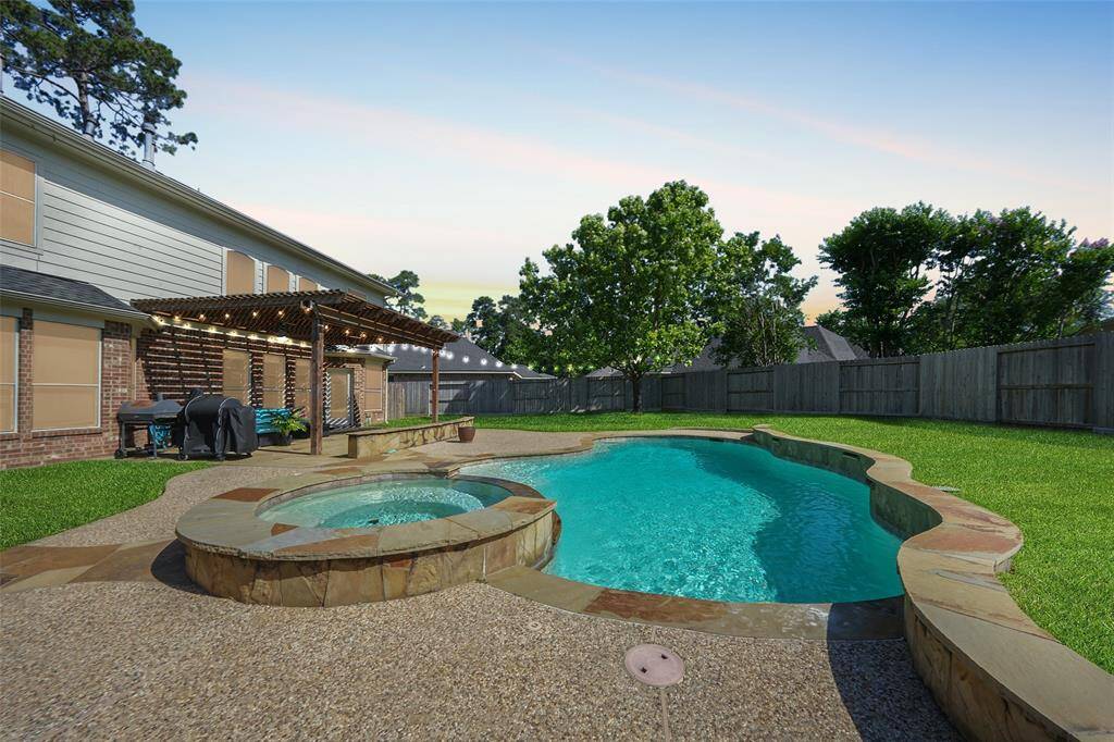 Pool and jacuzzi