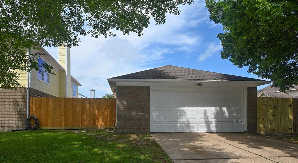 Detached garage