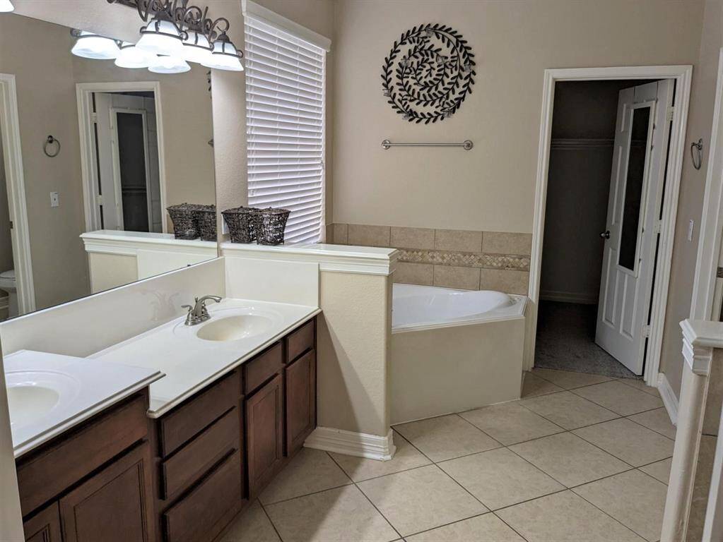 En suite Master Bath, dual Vanities, Soaking Tub . . .