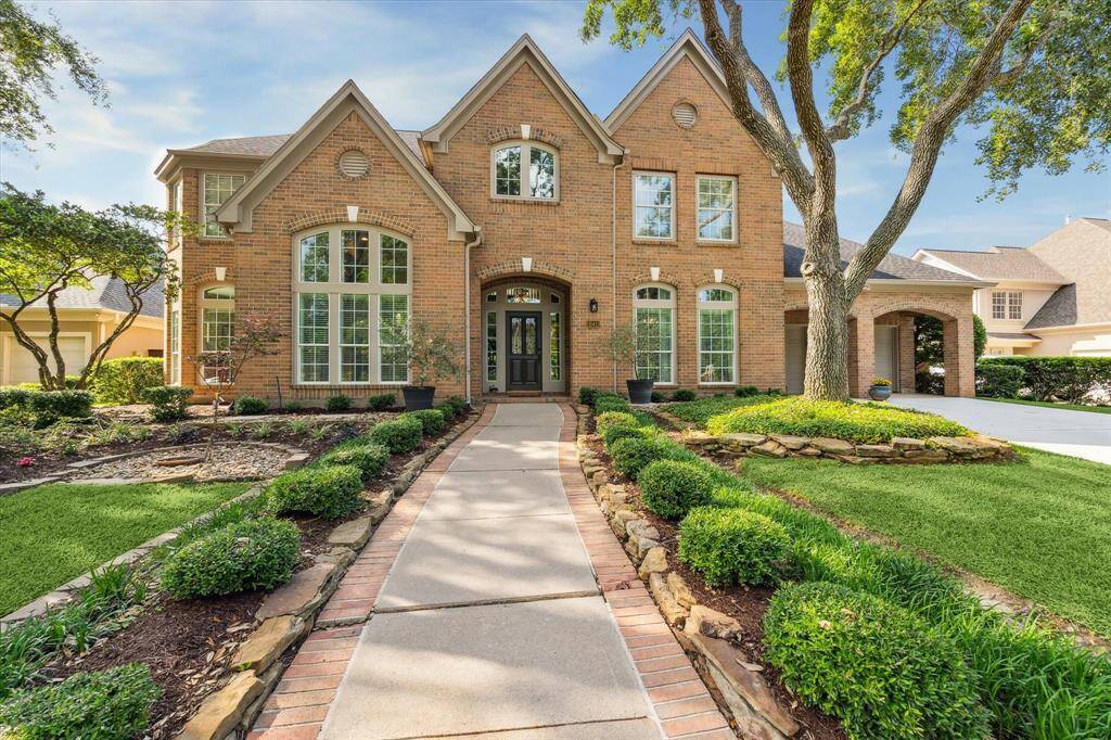 Classic 5 bedroom beauty.