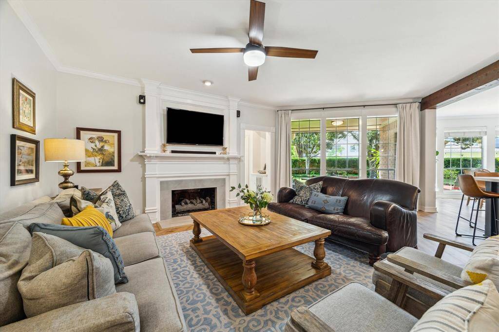 Gaslog fireplace, panoramic view of yard.