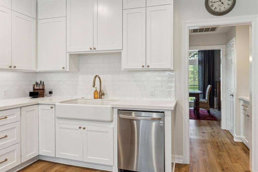 Farmhouse sink.