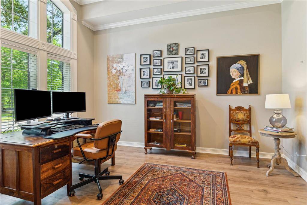 Flexible area with a view of the park.