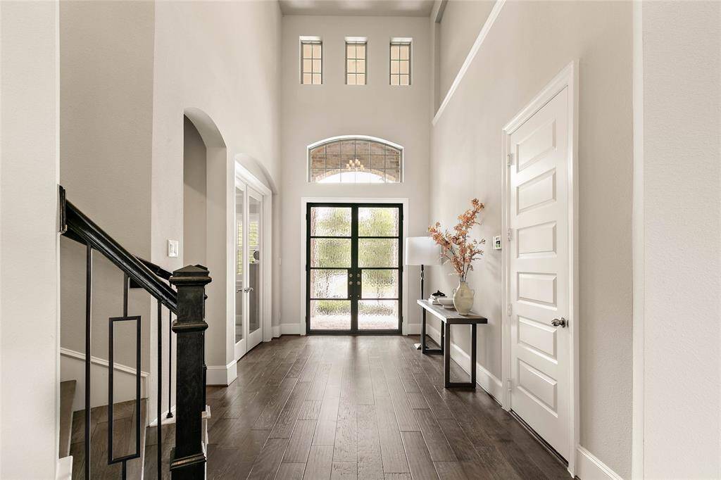 Open and airy staircase view showcasing the spacious foyer below—adds a touch of elegance and architectural interest.