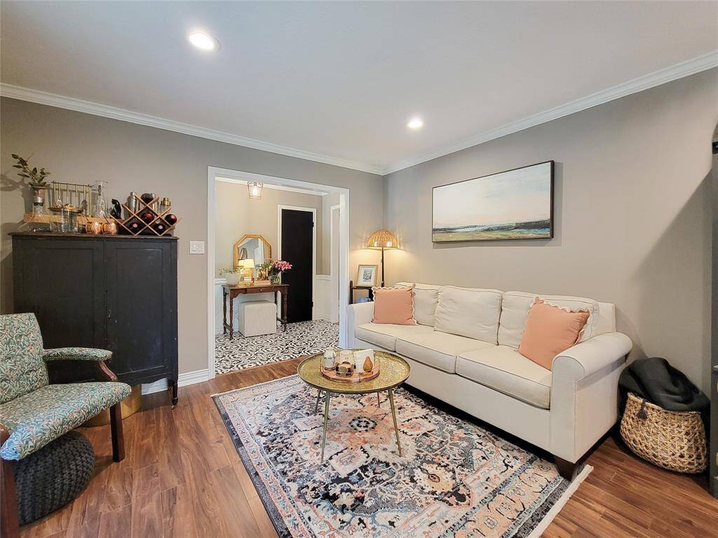 There's plenty of room for a cabinet, a small table with decorative items, and a soft armchair, allowing you to create an inviting and stylish atmosphere.