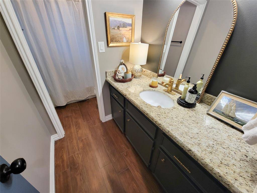 This bathroom features elegant wood-like tile flooring.