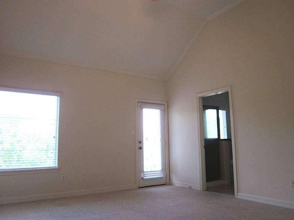 LARGE MASTER, HIGH CEILINGS