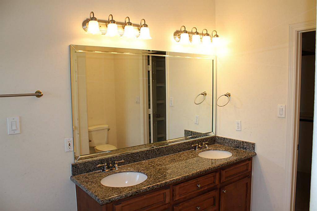 MASTER BATH, DOUBLE SINKS, GRANITE COUNTERTOPS