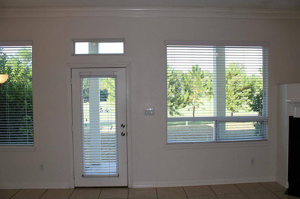 BEAUTIFUL GOLF COURSE VIEWS RIGHT OUTSIDE YOUR DOOR