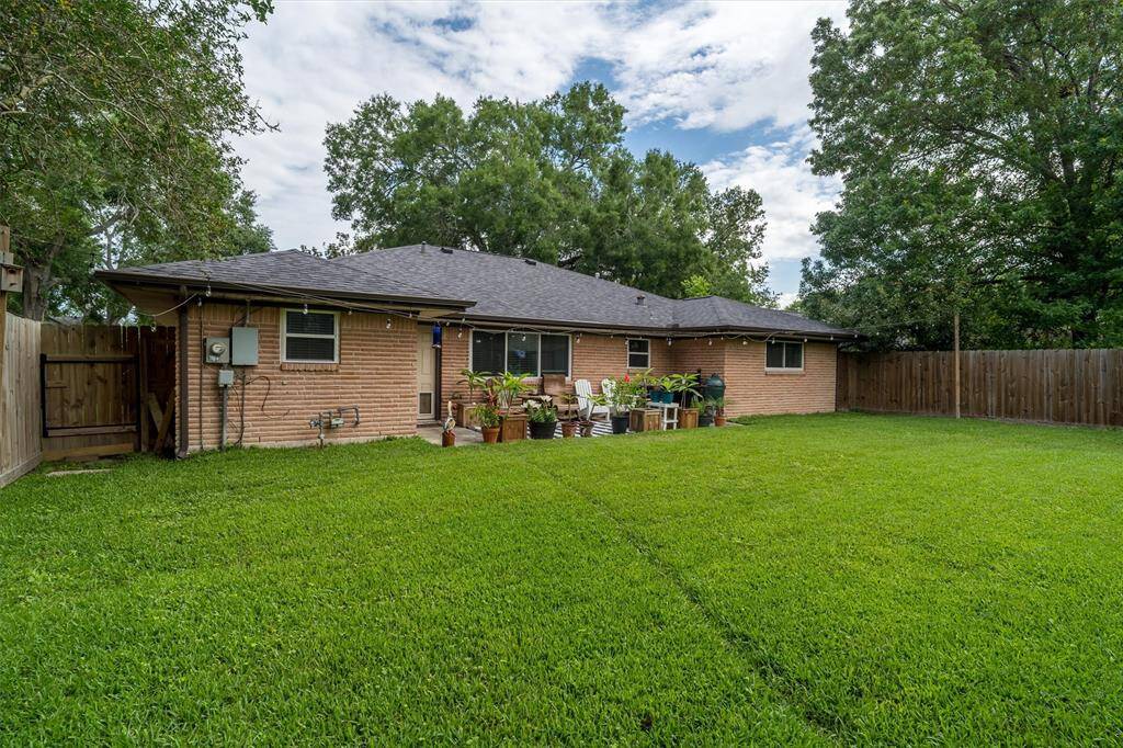 Tons of space in this Texas sized back yard!