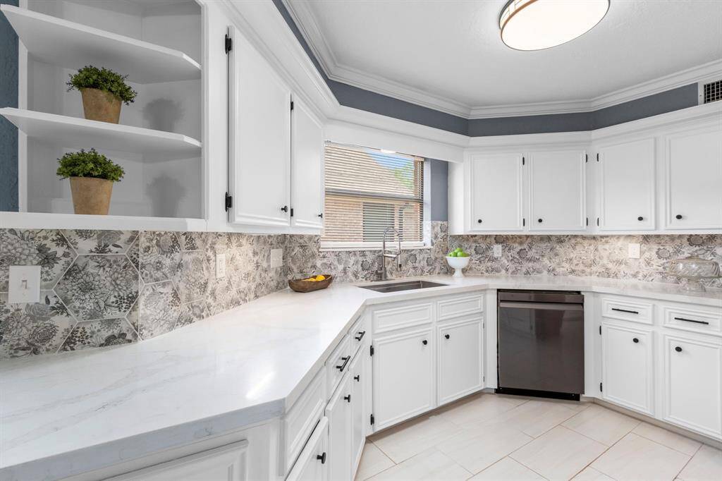 This kitchen strikes the perfect balance between classic Nottingham charm and modern convenience.