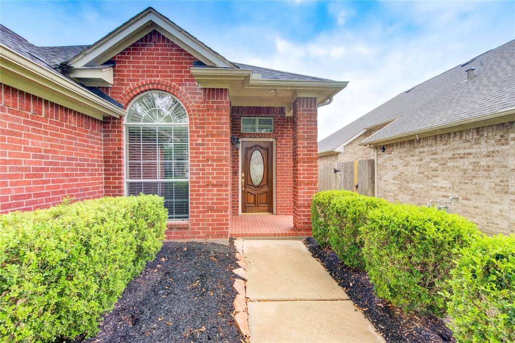 Welcome home to 1615 Candleston...come on and look around!