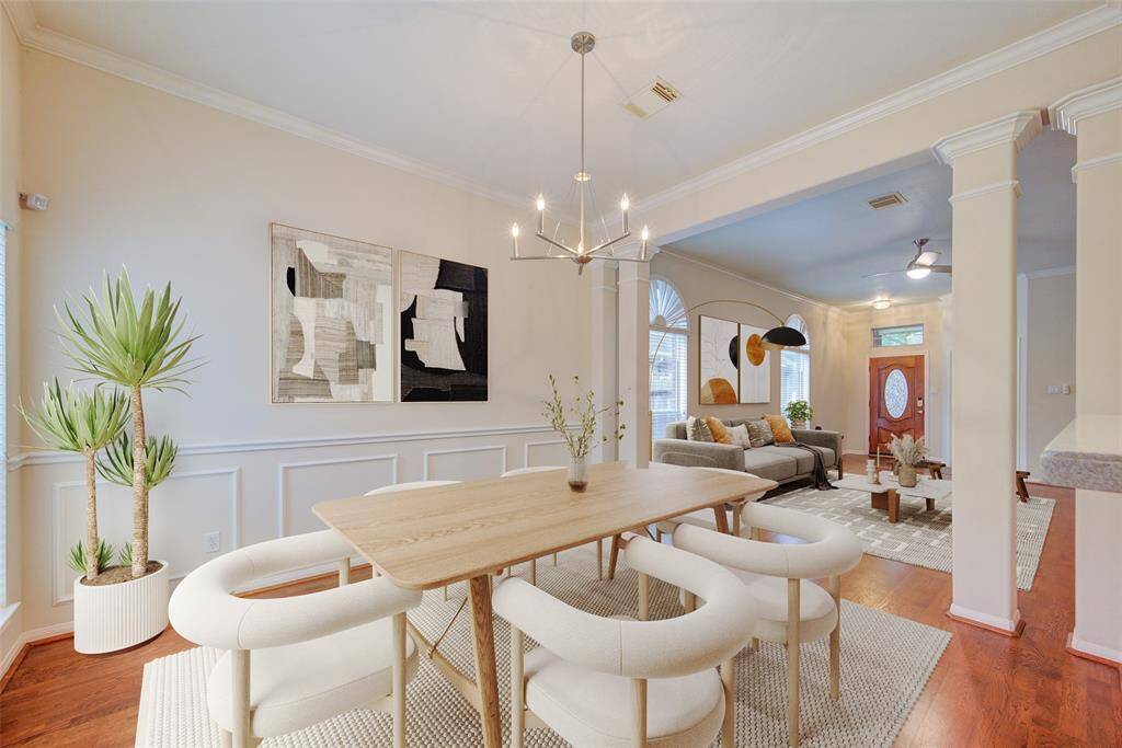 Virtually staged photo of the dining to demonstrate its spaciousness.