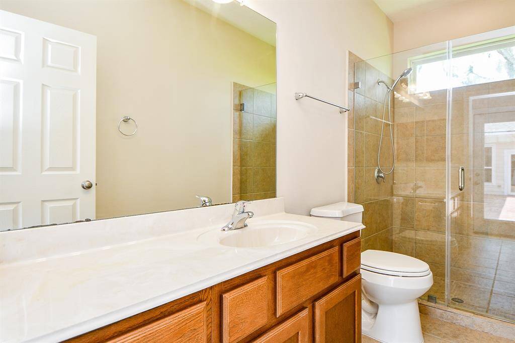 secondly bath with shower