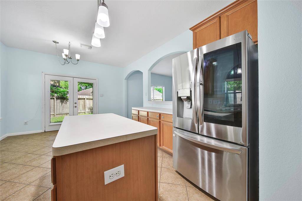 Refrigerator stays with the home!