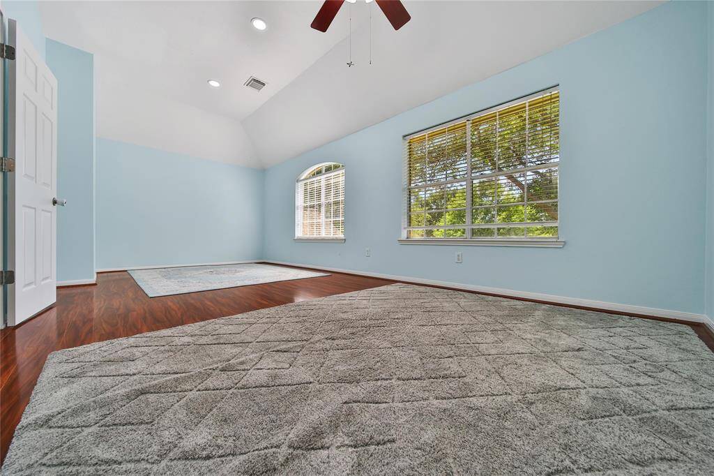 BONUS ROOM - upstairs
