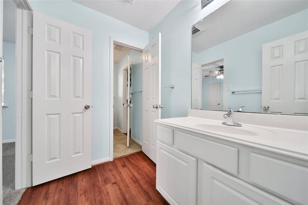 Second bathroom -upstairs