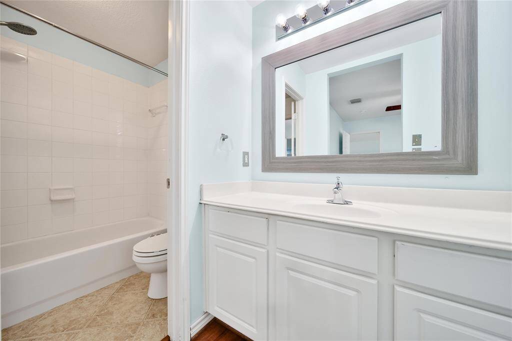 Second bathroom - upstairs
