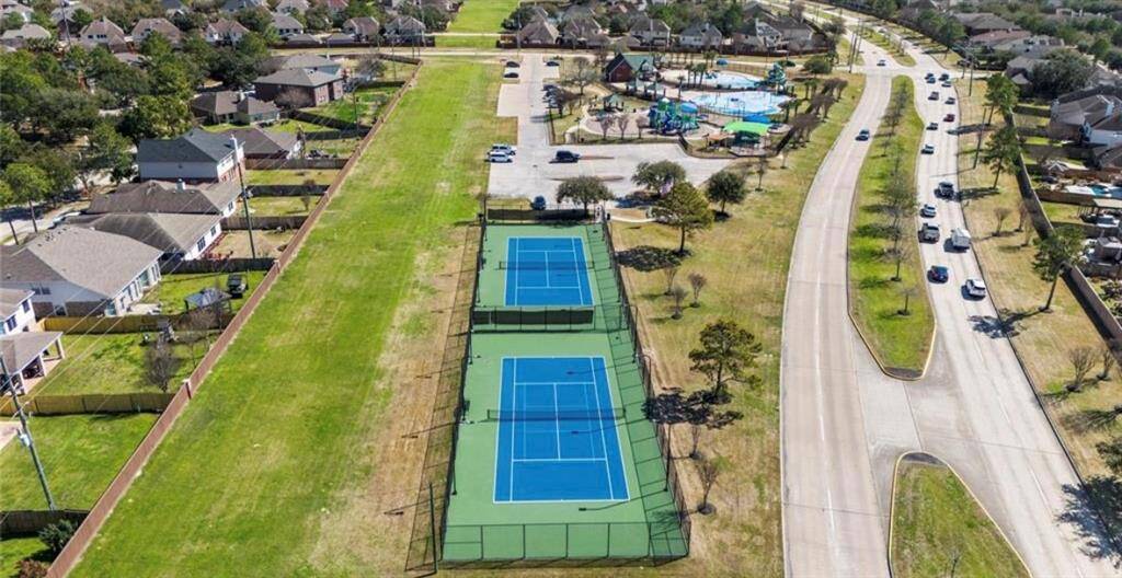 Tennis courts and Pickleball courts
