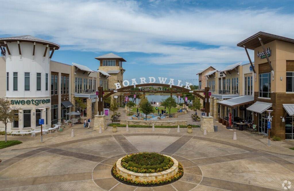 Boardwalk - Nearby restaurants and shopping.