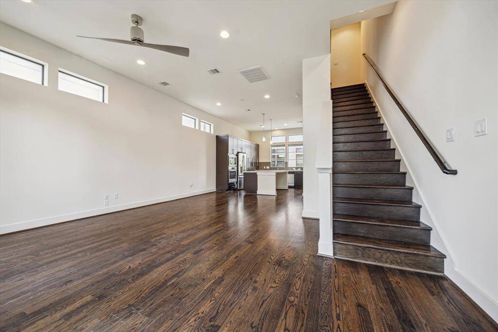 The strairs take us to the 3rd floor where we have the primary bedroom, one secondary bedroom & laundry room.