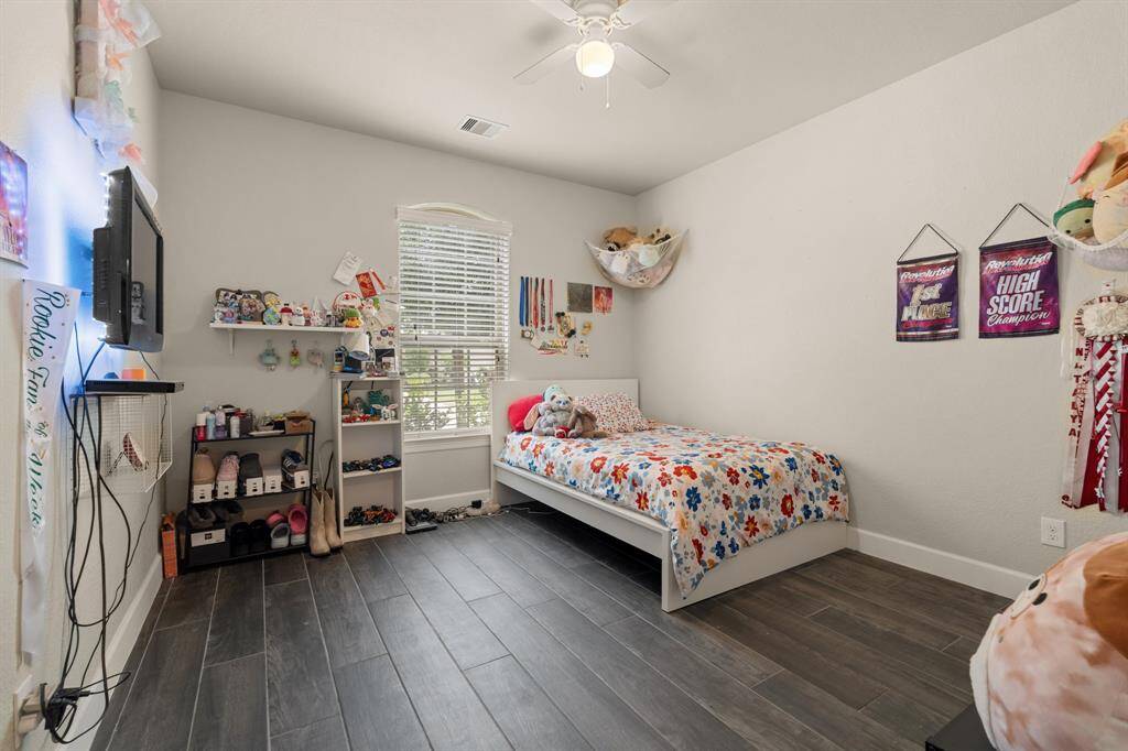 Guest Bedroom #1