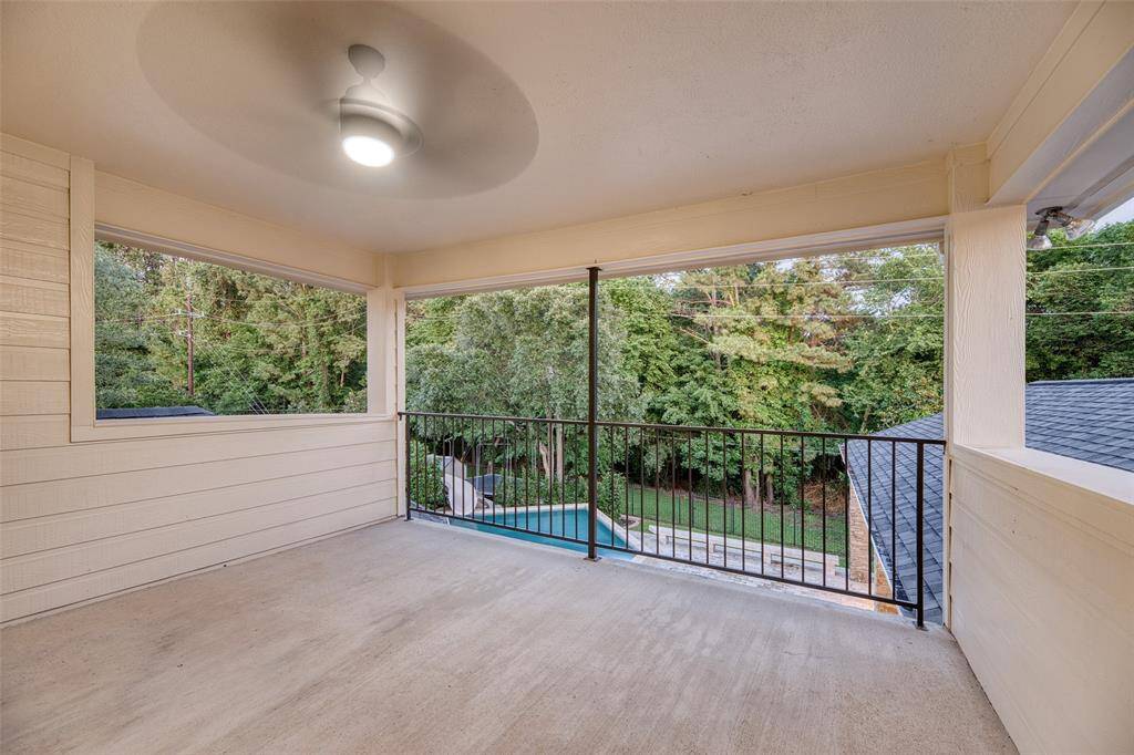 Upstairs balcony over looks George Bush park!