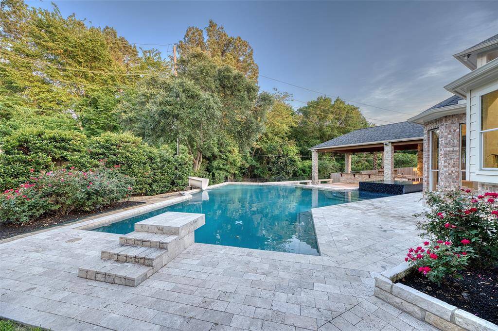 Wooded Backdrop – Backyard backs to a lush wooded reserve—no rear neighbors in sight.